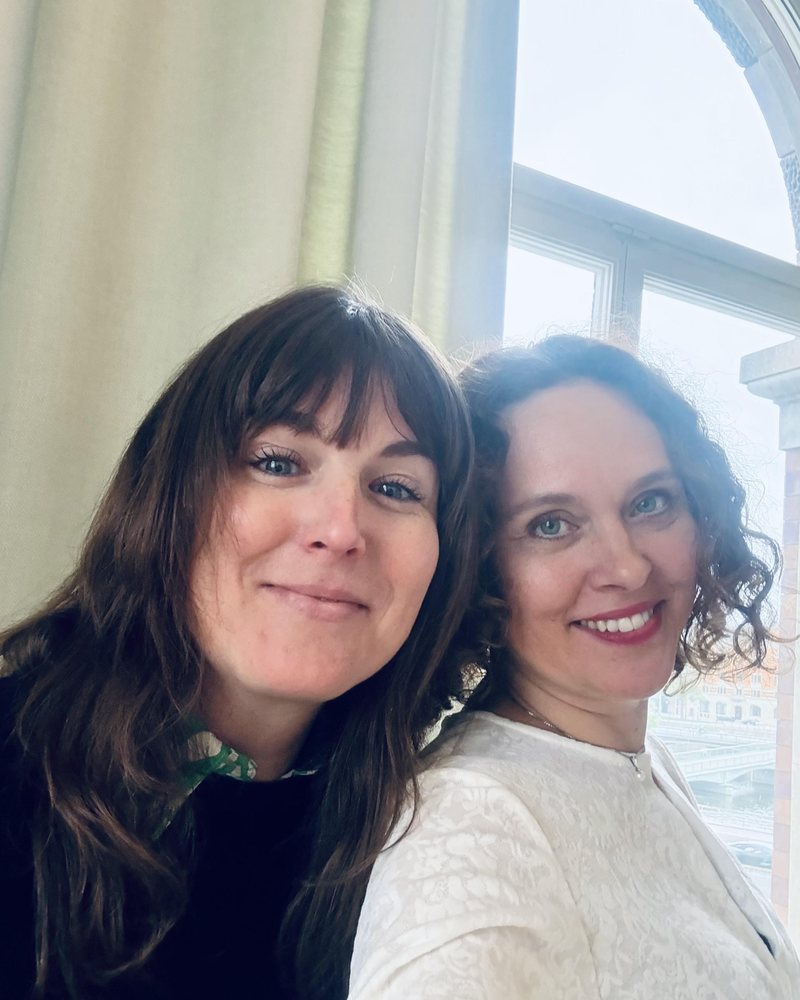 Porträtt av Ylva & Katja.